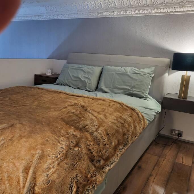 5 Luxury Spacious Loft - Prime Location - Comfortable Bed & Sofa 布赖顿 外观 照片