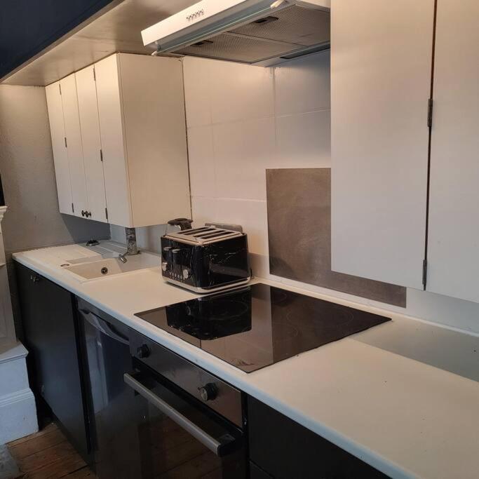 5 Luxury Spacious Loft - Prime Location - Comfortable Bed & Sofa 布赖顿 外观 照片
